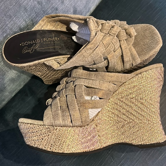 Donald Pliner Soft Gold Metallic Espadrille Mule Wedge Sandals- sz 9.5 - Picture 2 of 13